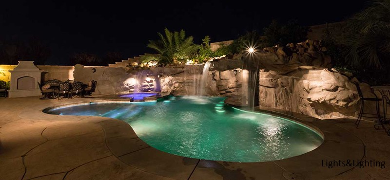 What Types of Swimming Pool Lights are Available?