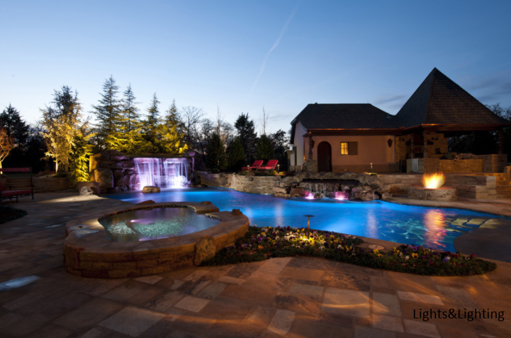 9 types of pool lights: choosing the right light for your swimming pool
